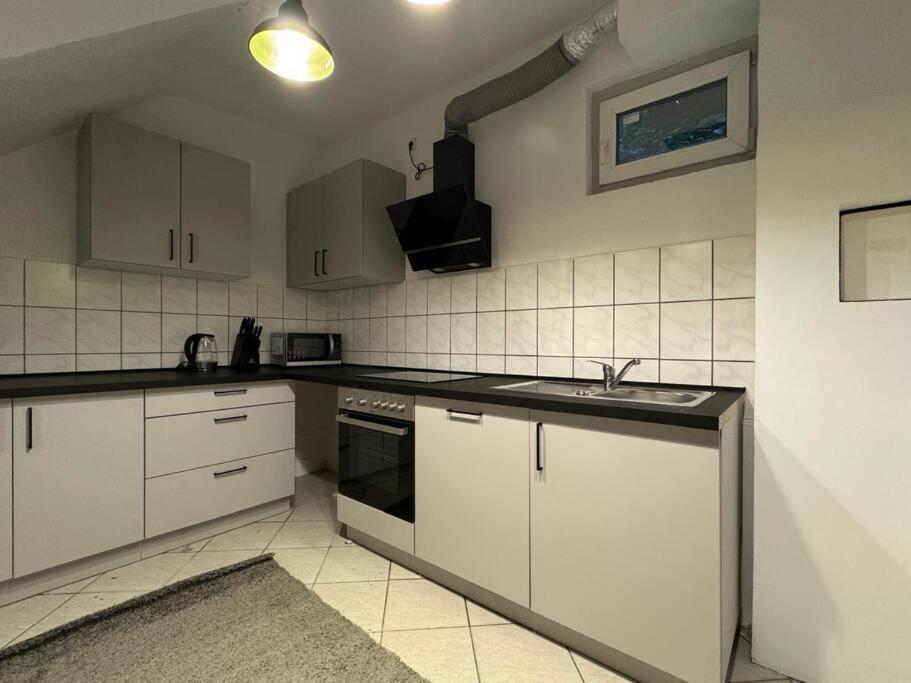 Townhouse Fuer 10 Personen Mit Garten Esslingen am Neckar Exterior foto